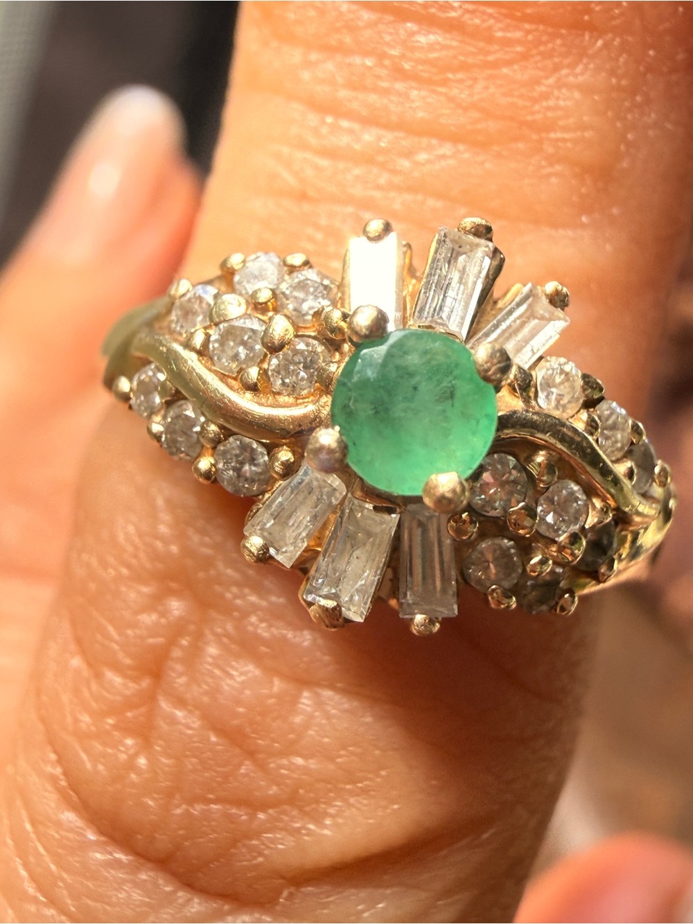 Vintage 1980s Ballerina 10kt Gold Emerald & Diamond Cluster Ring ACC8 .95.ctw - Picture 3 of 17